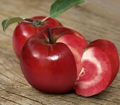 La manzana que es roja por dentro ya est&aacute; en la Argentina