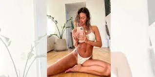 Sofía “Jujuy” Jiménez se sacó una selfie con una microbikini triángulo que  es tendencia este verano | La 100
