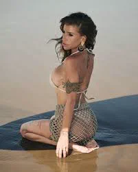 Florencia Peña combinó una microbikini lisa con un pareo tejido al crochet  y causó furor en las redes | TN