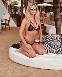 Débora Plager, a los 54 años, mostró su figura en bikini | Elonce.com