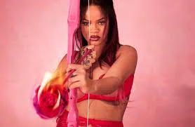 Rihanna protagonizó la campaña de su marca de lencería para San Valentín