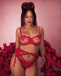 Rihanna adelantó San Valentín con una tanga hilo dental y corpiño con  pezonera de corazón de su marca de lencería | TN