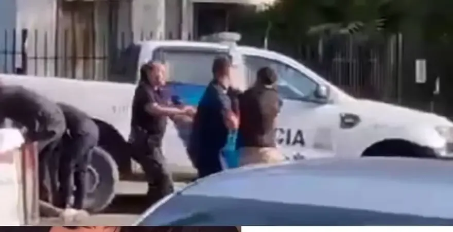 "A las piñas" en Plaza El Aborigen