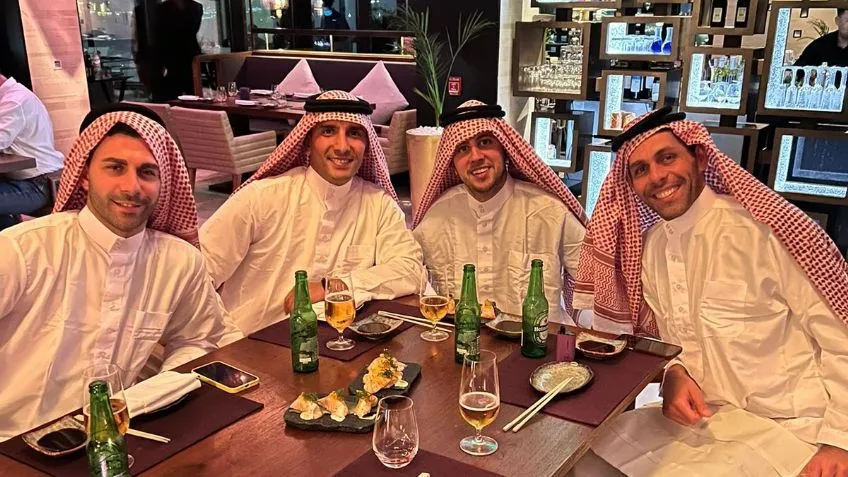 A las piñas limpias luego del partido de Argentina