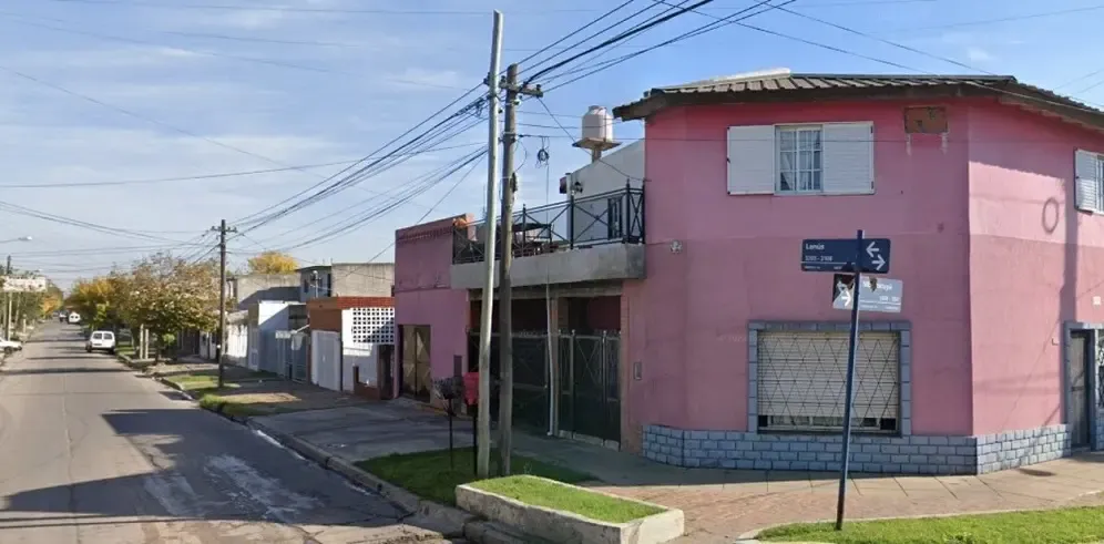 A lo Chano: Automovilista chocó contra vehículos estacionados