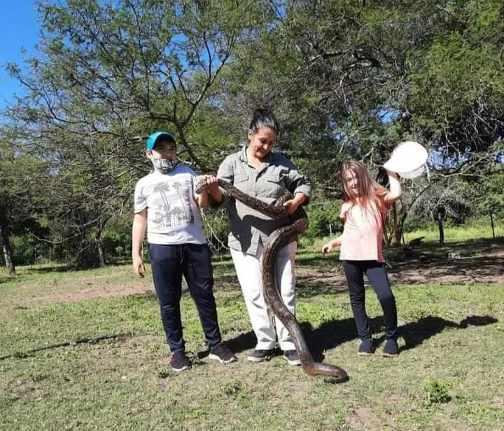 Aberrante: Nena de 4 años rompió en llanto y contó que la violaron: "El tío Gonzi me llevó al lavadero..."