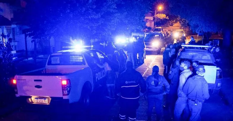 Abogado violó la restricción horaria, se atrincheró en su camioneta y se durmió