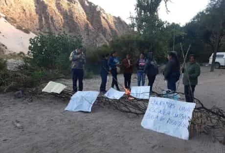 Abrió una caja de jugo de reconocida marca y se llevó una "asquerosa" sorpresa: "Es un peligro"