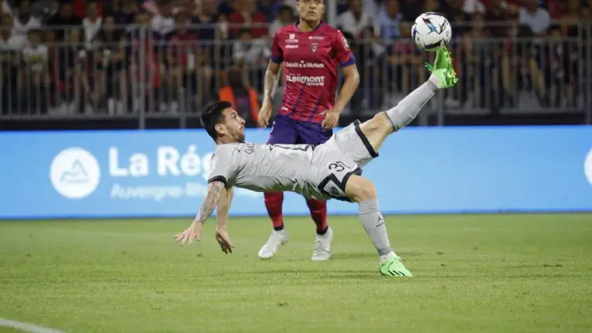 Abuela estaba relatando el gol de Messi y se cayó de la silla al tratar de imitarlo