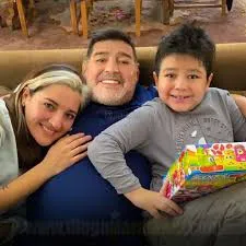 Acompañemos a nuestra Madre desde casa
