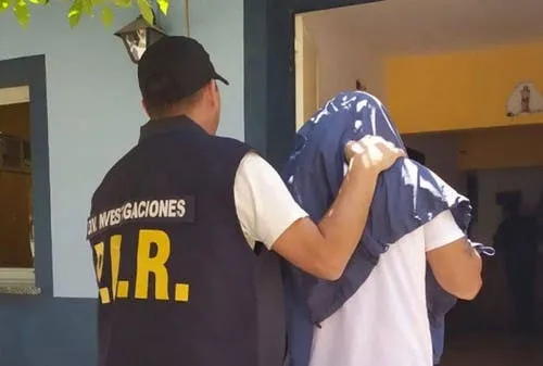 Actriz porno apuñaló a su pequeño hijo y llevó el cadáver en una caja a un supermercado