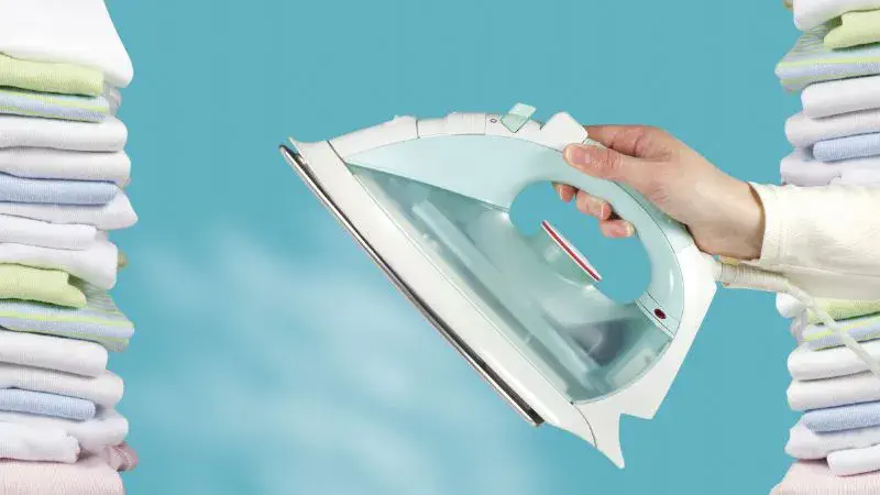 Adiós plancha quemada: aprende a preparar la mezcla casera que la dejará como nueva