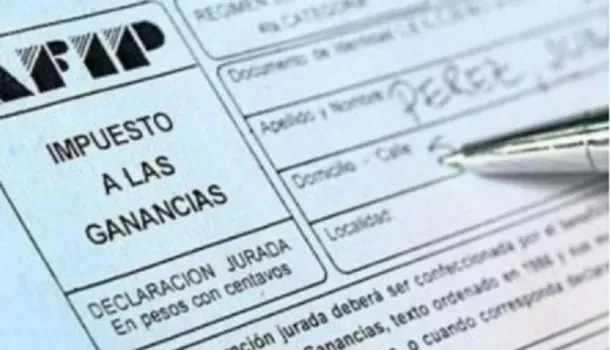 Adolescentes causaron un desorden y apedrearon un móvil