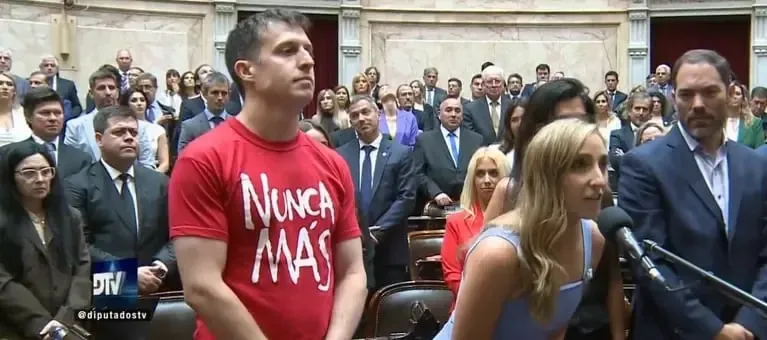 Alberto Fernández modificó un decreto para que el Estado le pague la custodia en todo el mundo