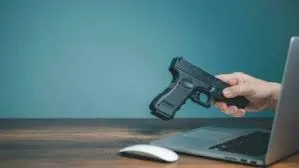 Amenazó con quitarse la vida, se llevó a su pequeño hijo y...