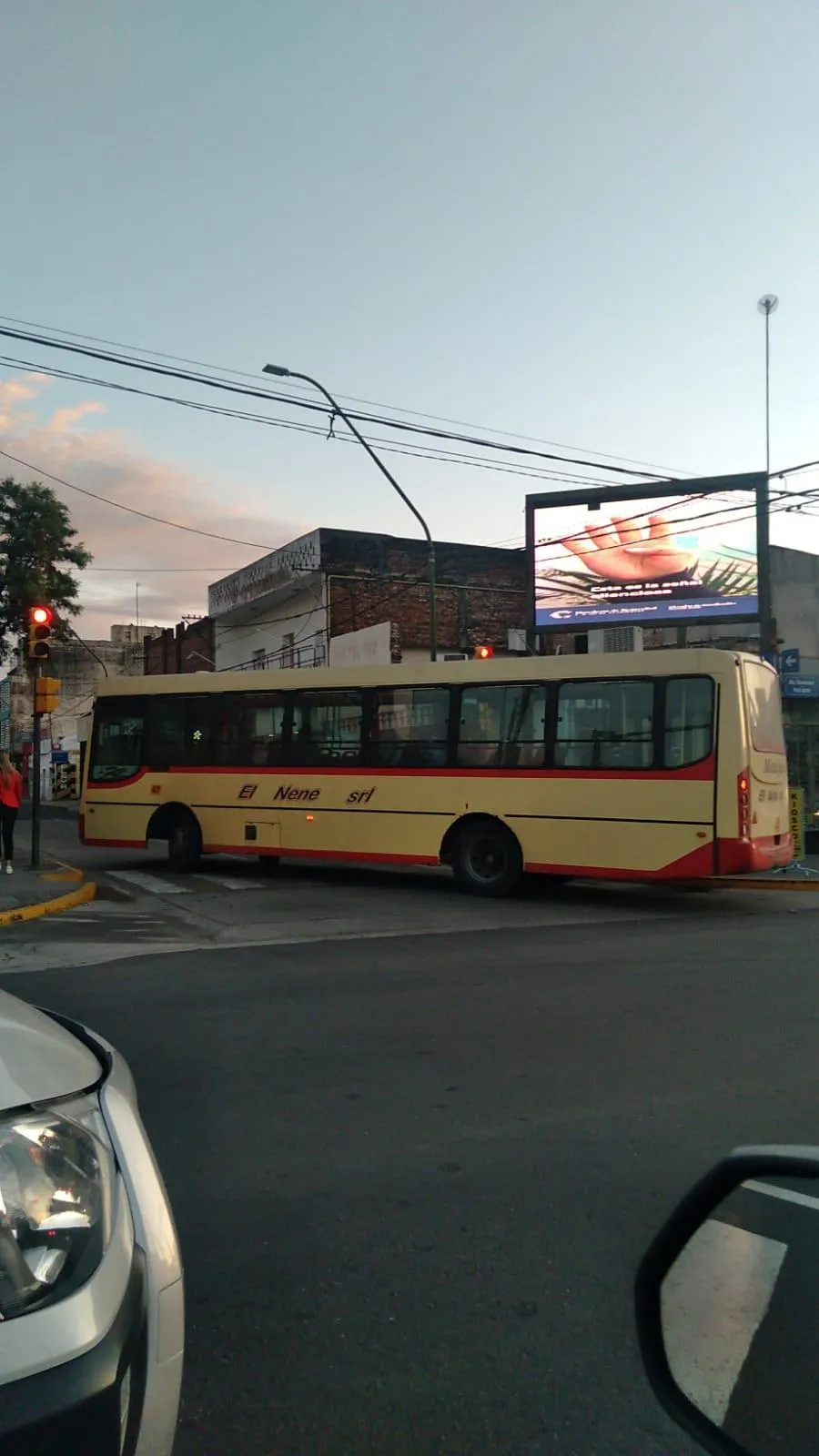 Amenazó de muerte con un arma de fuego a su pareja