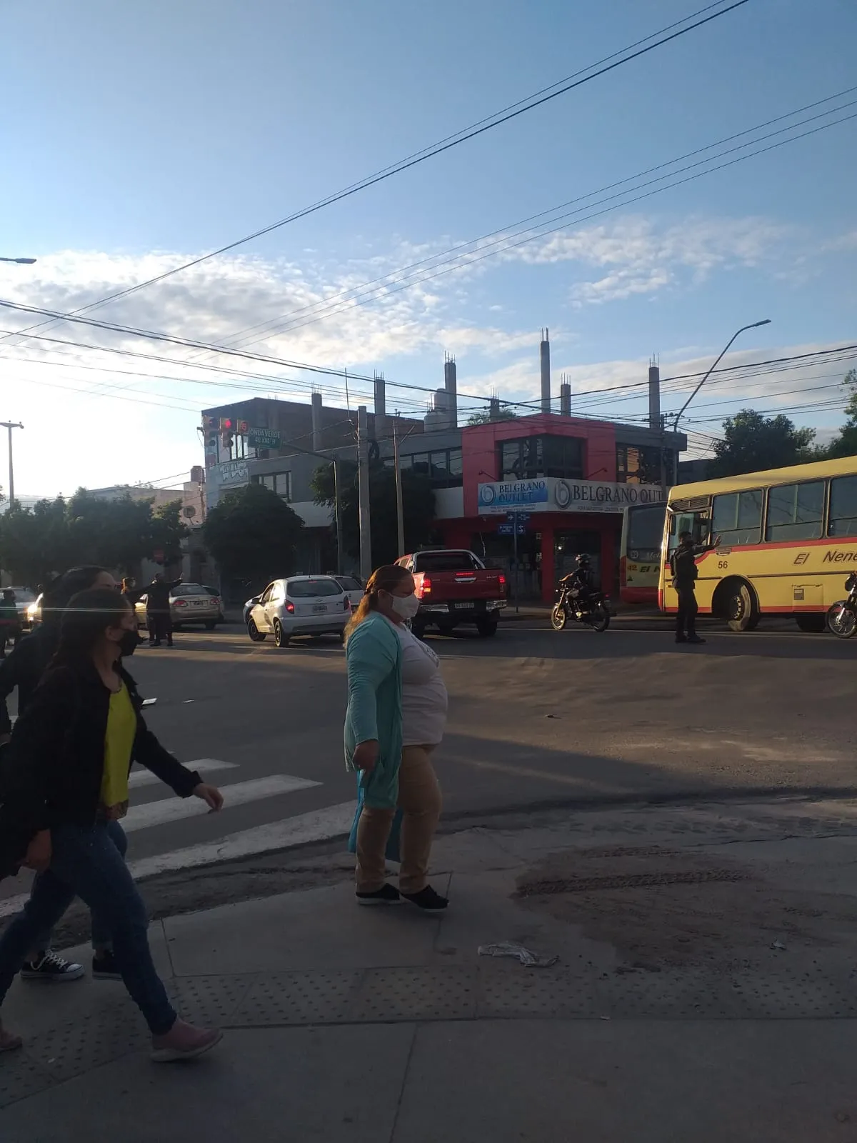 Amenazó de muerte con un arma de fuego a su pareja