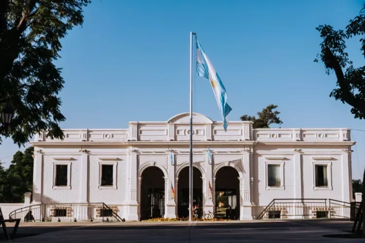 ANMAT prohibió una marca de lentes de contacto y su solución de limpieza