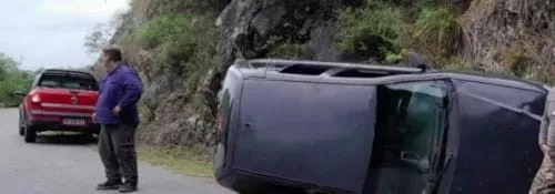 Aprehenden a tres sujetos y secuestran un automóvil