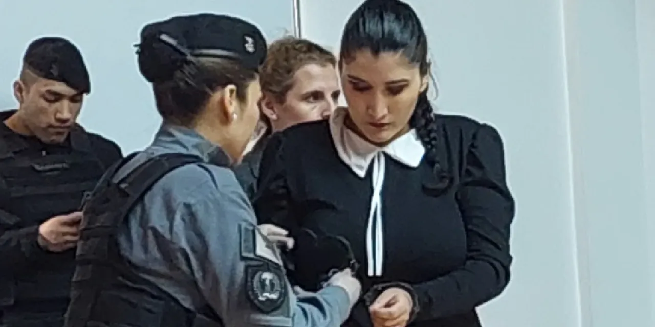 Aprehenden a un hombre y secuestran una camioneta robada