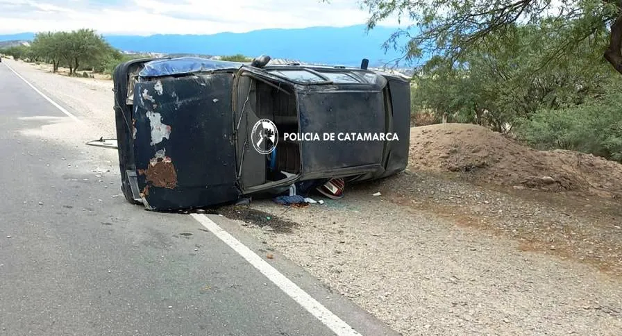 Aprehenden a una mujer por destrozar un automóvil para robar
