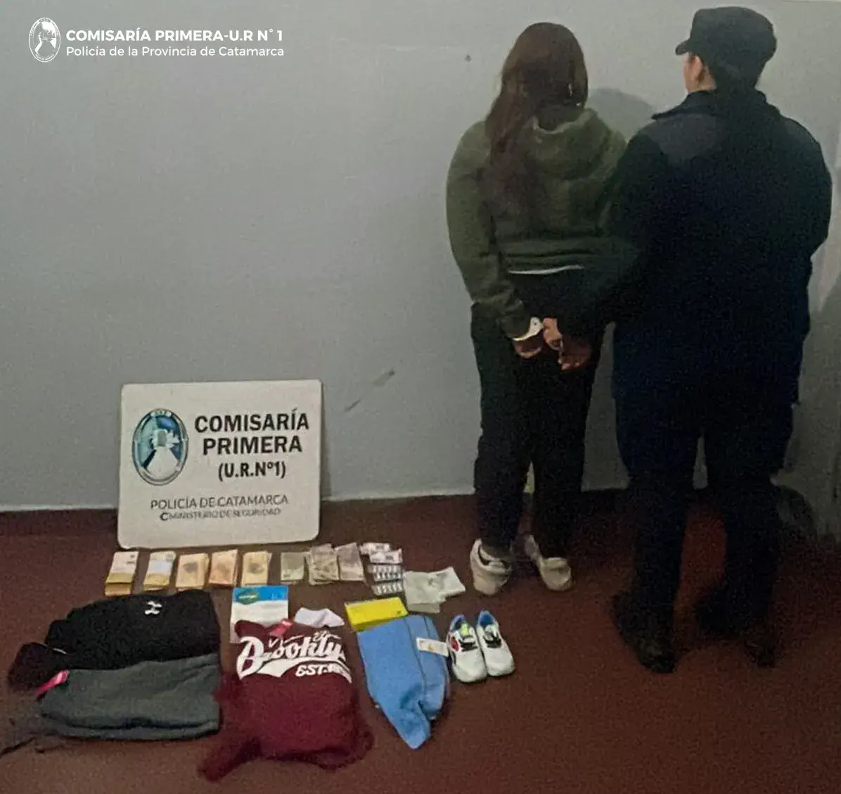 Aprehenden a una mujer, recuperan una importante suma de dinero y elementos sustraídos
