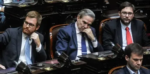 Aprobaron un exorbitante aumento de sueldo para directores de YPF: cuánto cobrarán