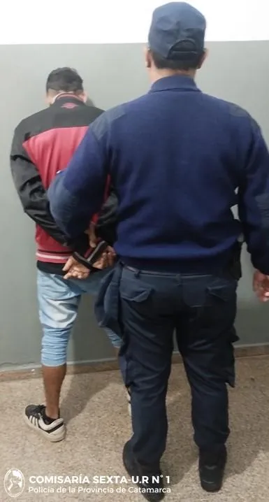 Arrestan a un hombre en la plaza 25 de Mayo