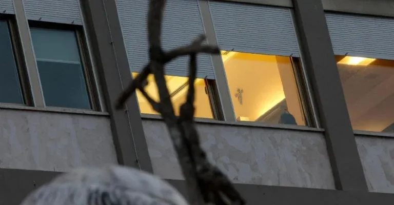 Así era la humilde habitación donde el papa Francisco pasó sus últimos días
