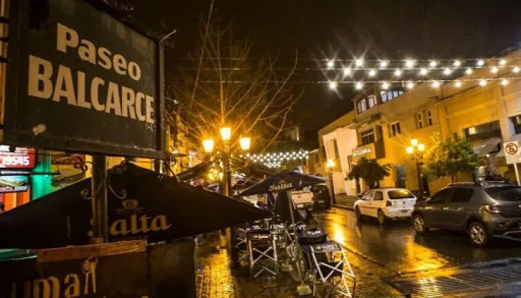 Así se veía Verónica Castro cuando era una joven estudiante: la foto que enloquece a las redes