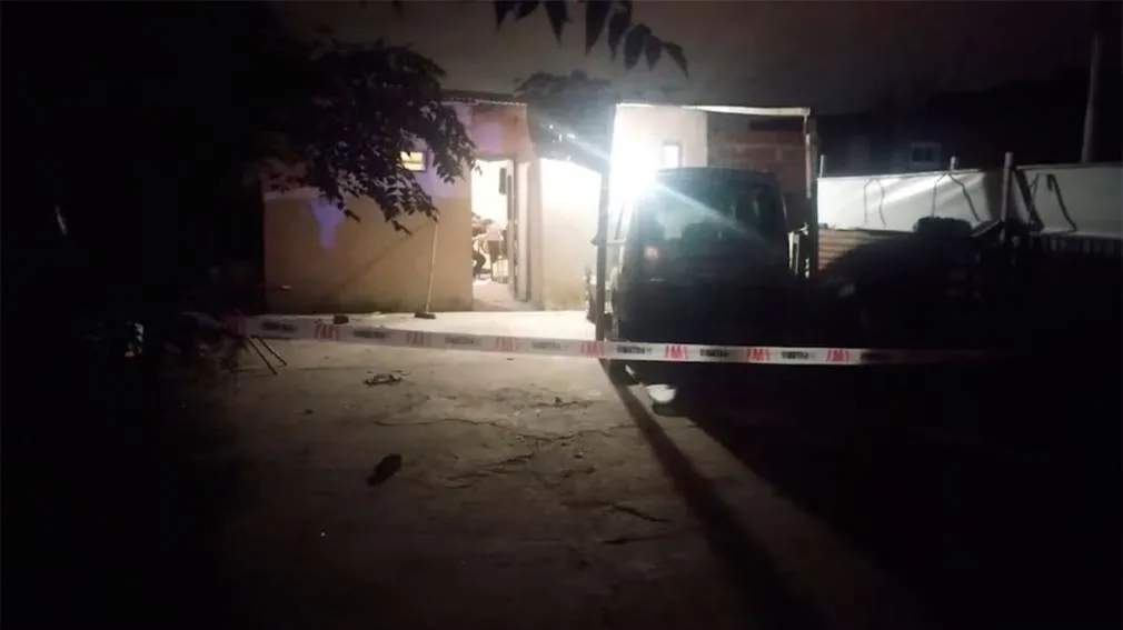 Atraparon a dos sujetos que se "colgaban de la luz"