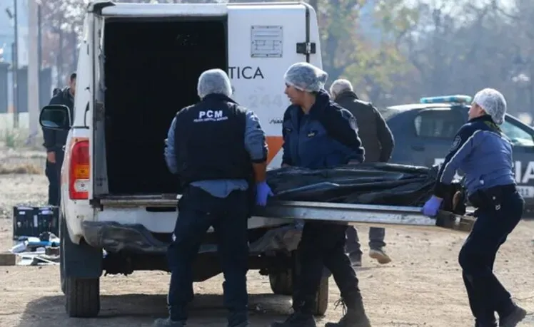Atraparon in fraganti a una efectivo policial practicándole sexo oral a otro