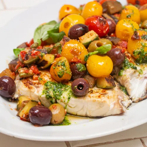 Atropelló a dos mujeres, huyó con una de ellas sobre el capot y luego se entregó: lo acusan de pactar un encuentro con una menor