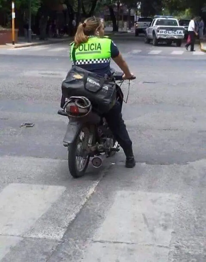 Automovilista chocó contra un poste del tendido eléctrico en Santa María