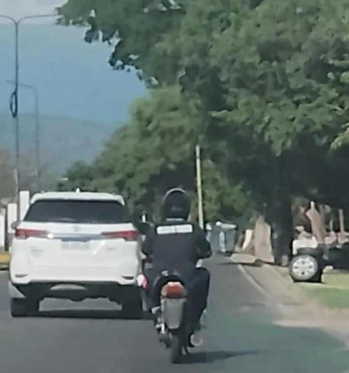 Automovilista chocó contra un poste del tendido eléctrico en Santa María