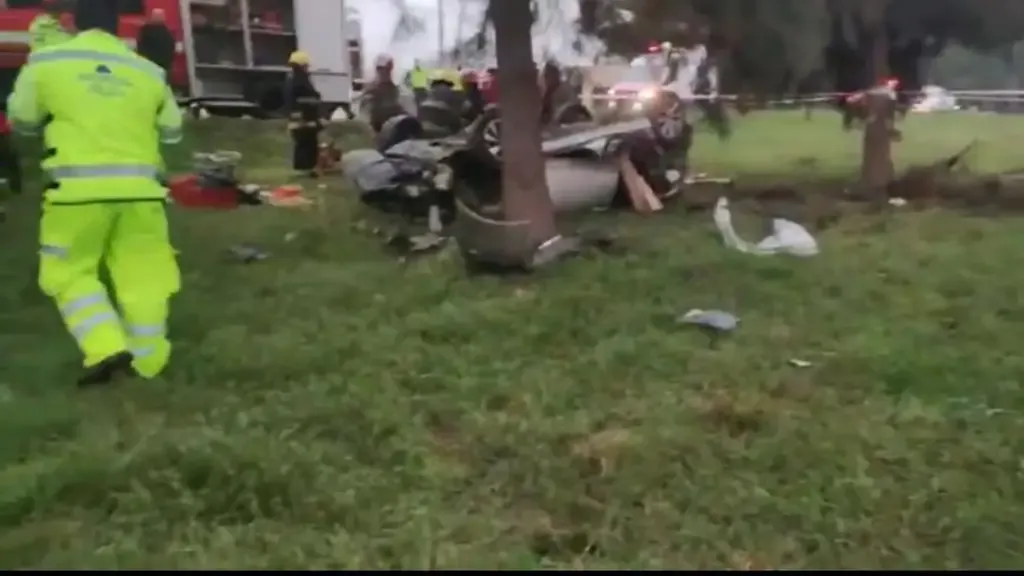 Automovilista se estrelló contra un poste