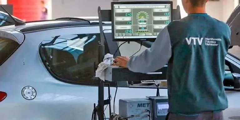 Autorizan la salida de autos del país con patente provisoria