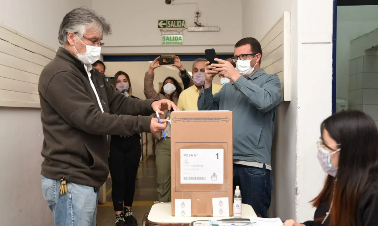 “¡Ay por favor, soltame, ay no!”: la repetitiva y alarmante súplica de un loro que esclareció un femicidio