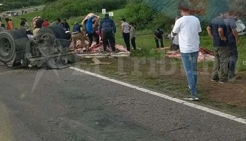 Batahola en Plaza La Alameda: destrozaron vehículos y un local