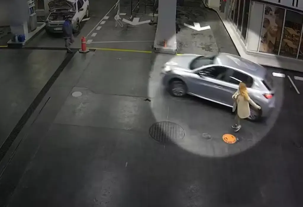 Batalla campal entre mujeres en un boliche: golpes en el piso, chicas arrastradas de los pelos y la falsa versión de una muerte