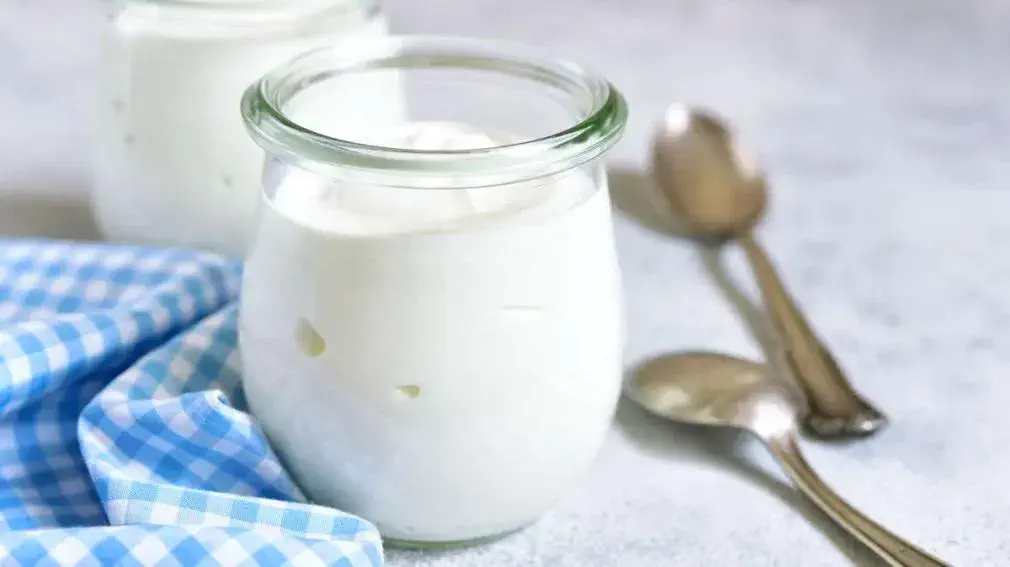 Beneficios clave del yogur natural y cómo elegir el mejor