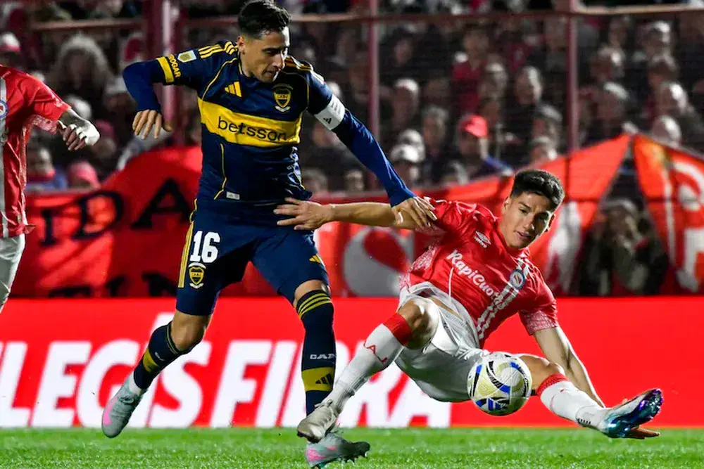 Boca Juniors enfrenta a Argentinos Juniors en búsqueda de las semifinales