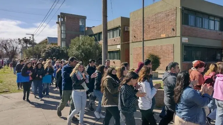 Bolsonaro forcejeó e intentó quitarle el celular a un youtuber que se manifestaba en su contra: video