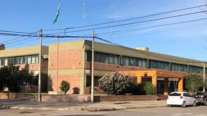 Bolsonaro forcejeó e intentó quitarle el celular a un youtuber que se manifestaba en su contra: video
