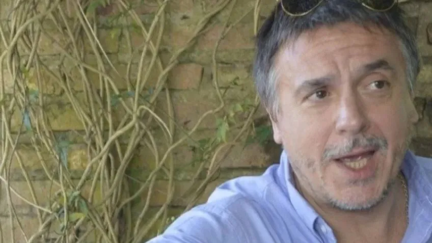 Borracho empezó a mostrar sus partes íntimas