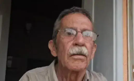 Brutal ataque a un jubilado para robarle: Lo maniataron en el baño