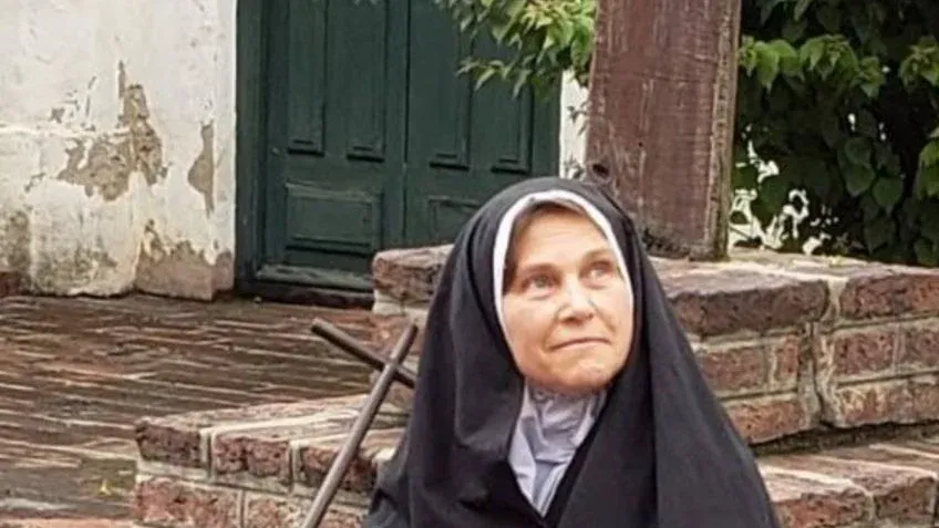 Brutal femicidio: una mujer fue asesinada de 24 puñaladas y su pareja quedó detenida