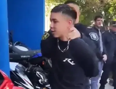 Brutal pelea entre Policías