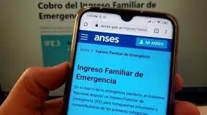 Buscan a un joven que se escapó de un Instituto: causó graves heridas a una docente