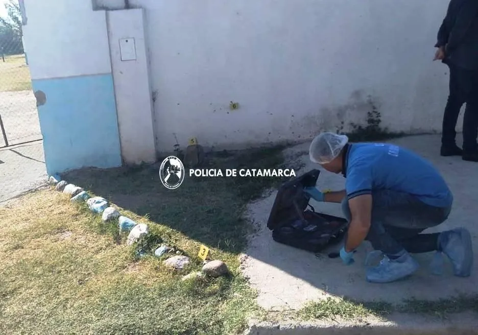 Buscan intensamente a una mujer que apuñaló a su pareja